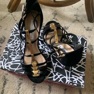 Diane Von Furstenberg Womens Classy Suede Heel 7